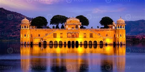  De Jal Mahal: Een drijvende tempel van schoonheid op de meren van Jaipur!