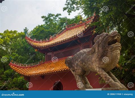 Het Nanyue Tempelcomplex! Een architectonisch meesterwerk en een mystieke reis door de tijd.