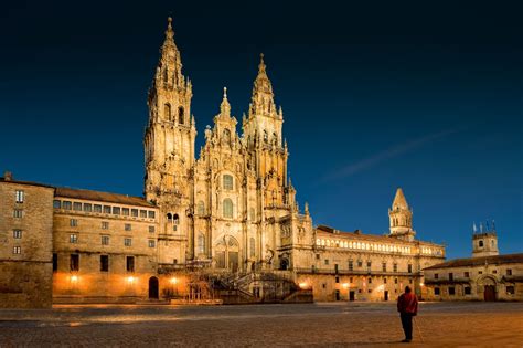 De Kathedraal van Santiago de Compostela: Een Gotische Meesterwerk en een Oase van Spiritualiteit!