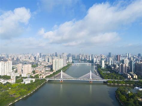  De Dongjiang Rivier: Een Glinsterende Parel van Geschiedenis en Natuur!