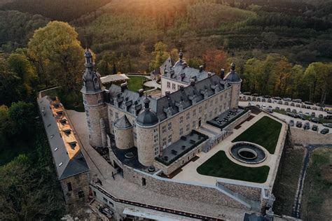 De Panlong Kasteel: Een Mystiek Oord en Betoverende Architectuur!