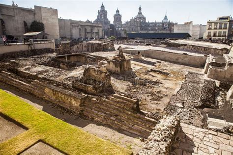 De Templo Mayor! Ontdek een verloren Maya-tempelcomplex middenin Mexico-Stad