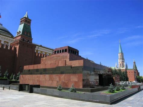 Het Mausoleum van Lenin: Een onvergetelijke reis door de tijd en een eerbetoon aan de revolutie!