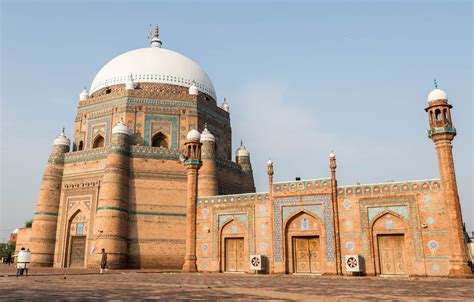 De Tomb van Shah Rukn-e-Alam: Een Architecturale Juweel en Betoverende Geschiedenis in Multan!